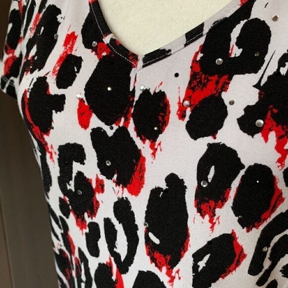LAURA ASHLEY White w/Black&Red Tee & Bling S - Picture 2 of 7